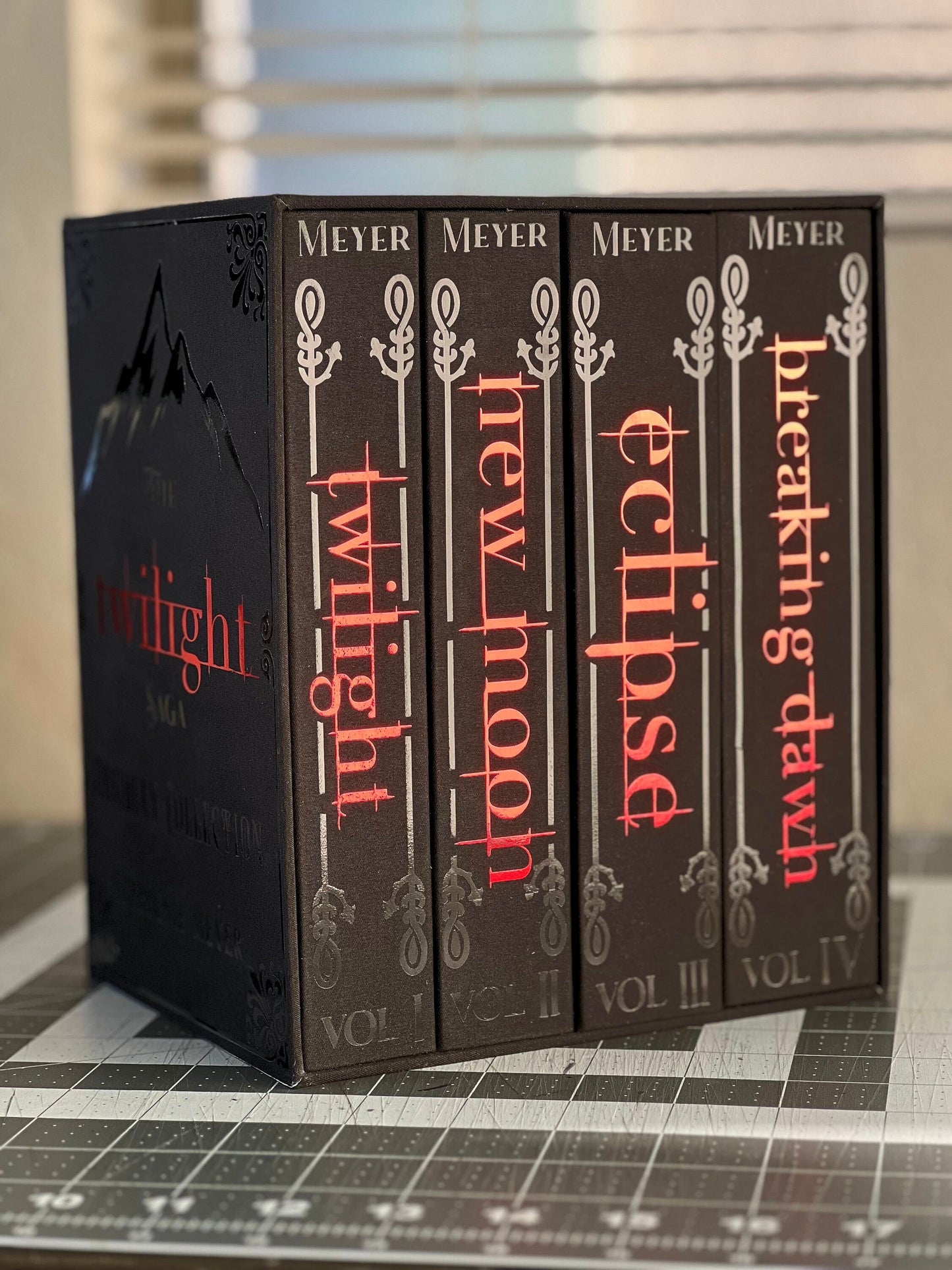 The Twilight Saga Obsidian Collection (NO SLIPCASE) by Stephenie Meyer Rebound Rebind