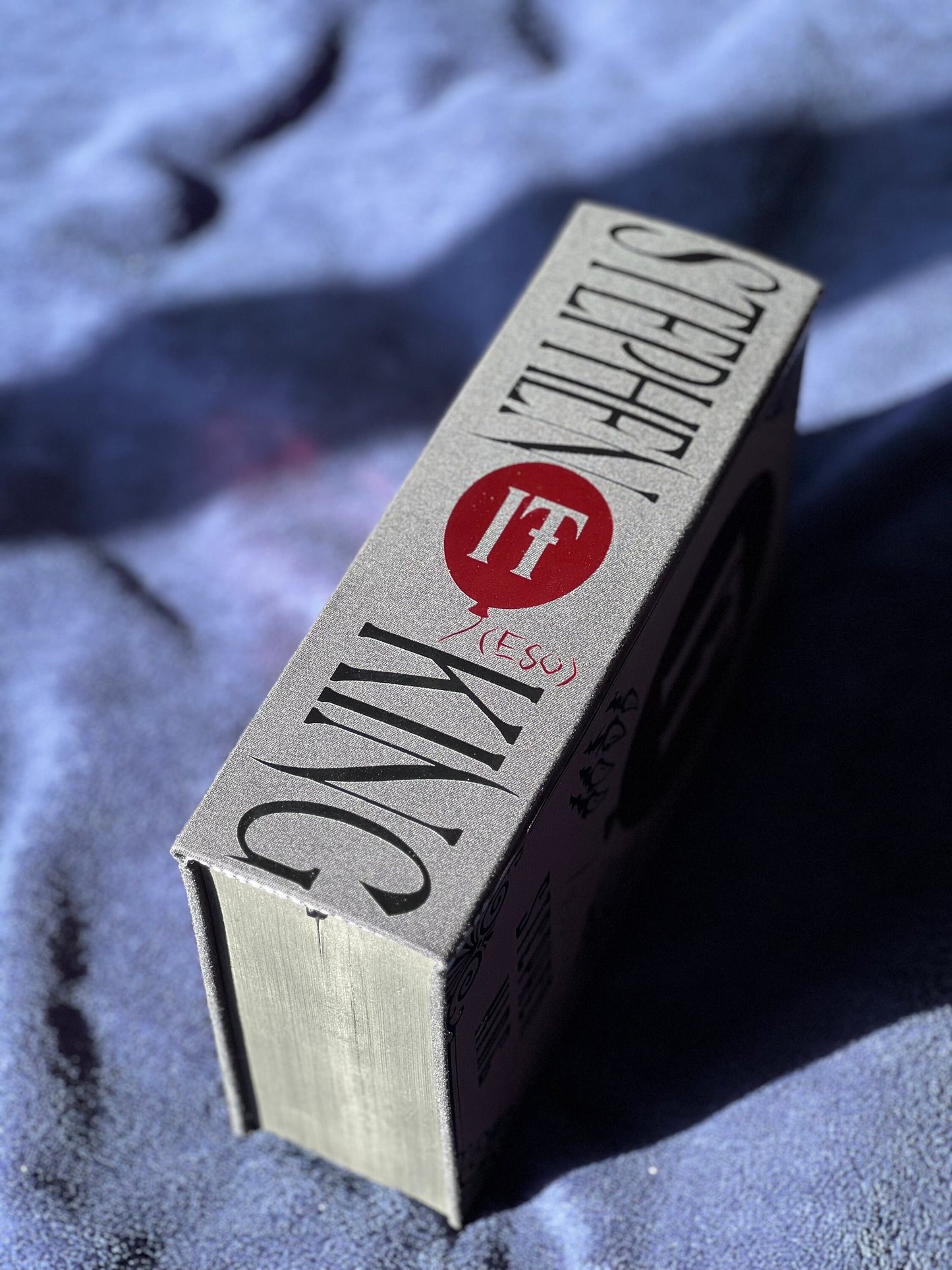 IT (Spanish Edition) by Stephen King Handcrafted Rebounded Hardcover Special Edition