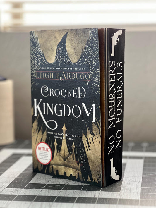 Crooked Kingdom Leigh Bardugo Sprayed Edge Paperback