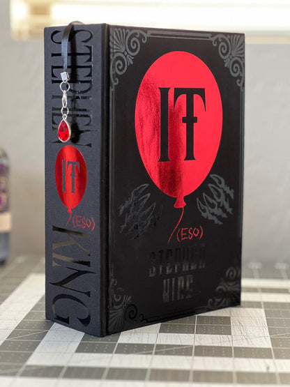 IT (Spanish Edition) by Stephen King Handcrafted Rebounded Hardcover Special Edition