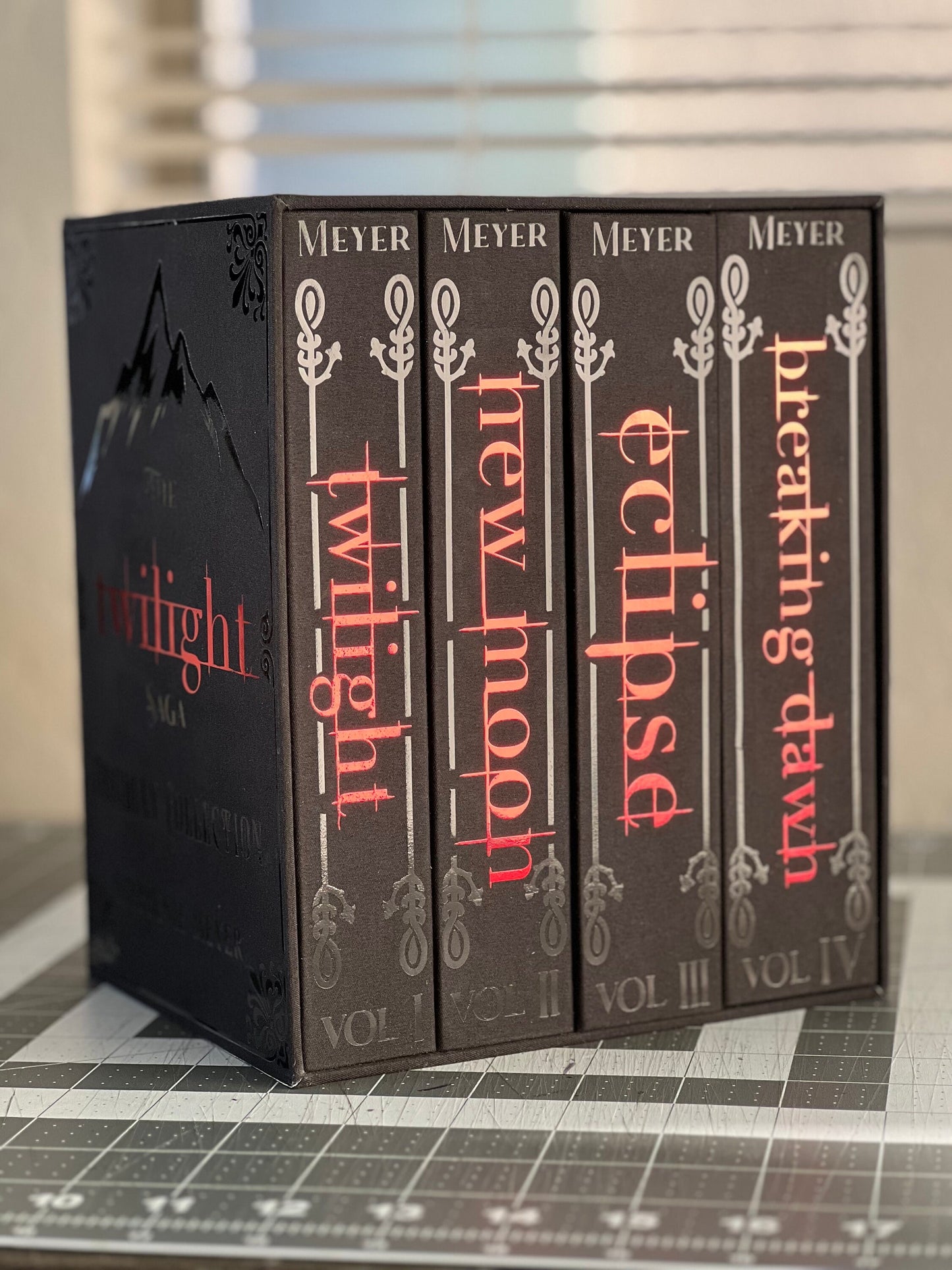 The Twilight Saga Obsidian Collection (WITH SLIPCASE) by Stephenie Meyer Rebound Rebind